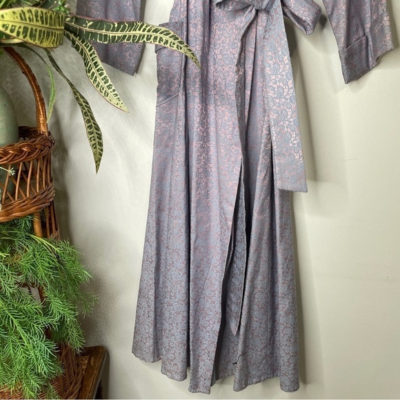 VINTAGE Iridescent Satin Paisley Metallic Belted Handmade Robe Housecoat - Picture 7 of 7